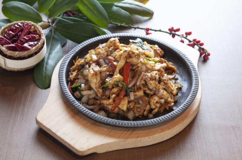 39. Three Peppers W/ Chicken On Hot Iron Plate (SPICY)